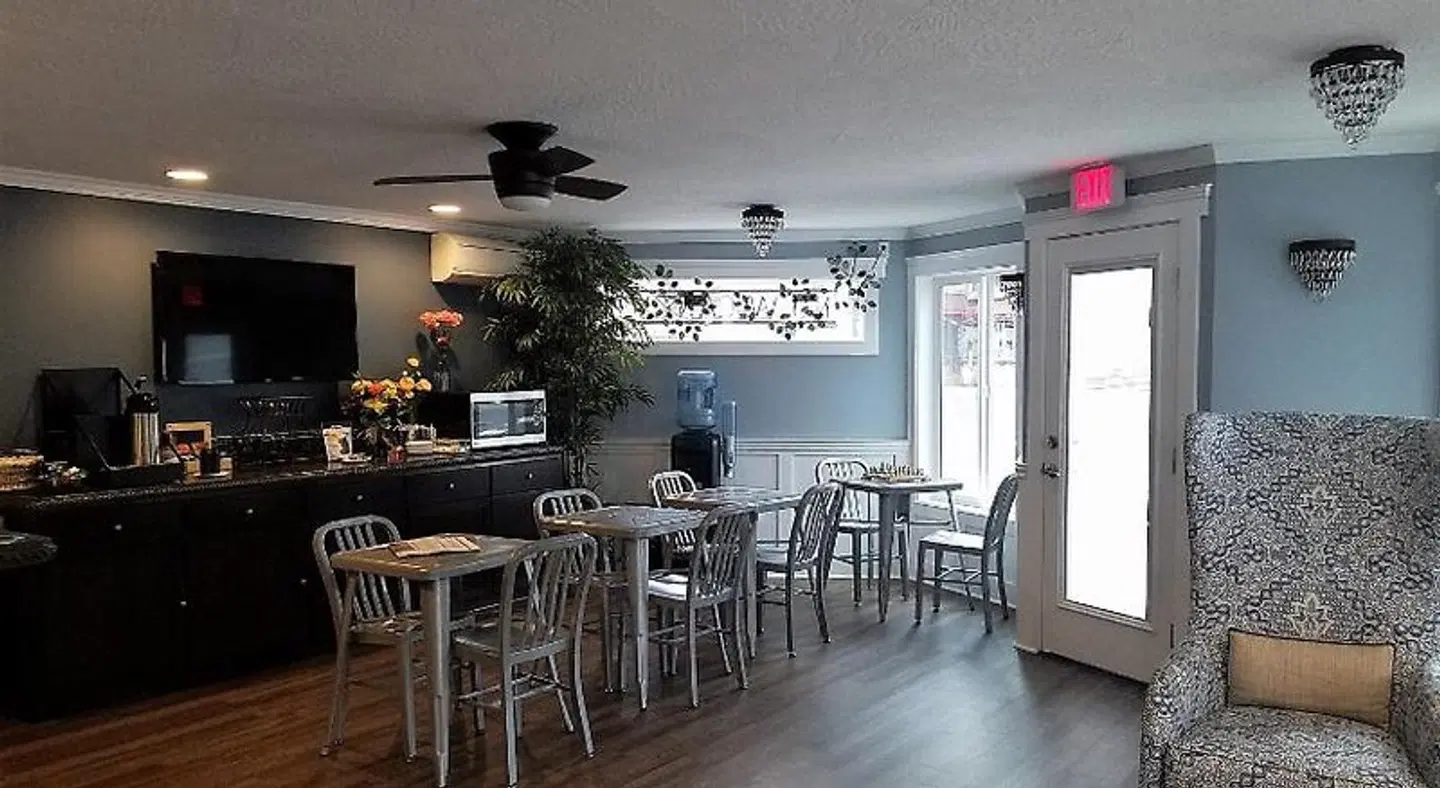 The Waldport Inn Bar