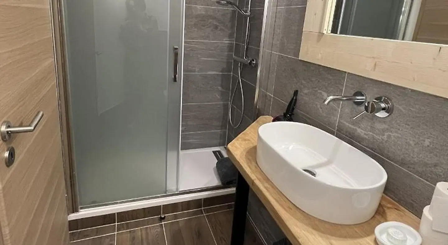 Mountain Lodge Sedrun Badezimmer