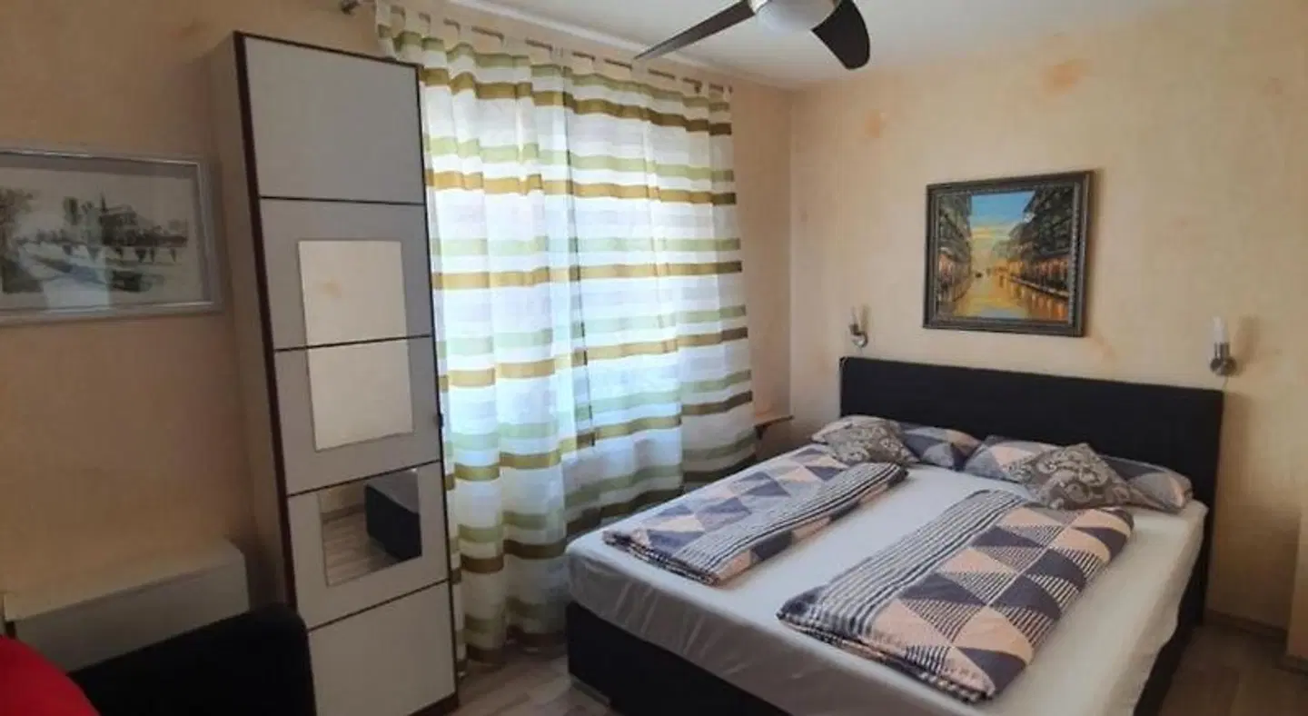 Kuhn ROOM_EXAMPLE