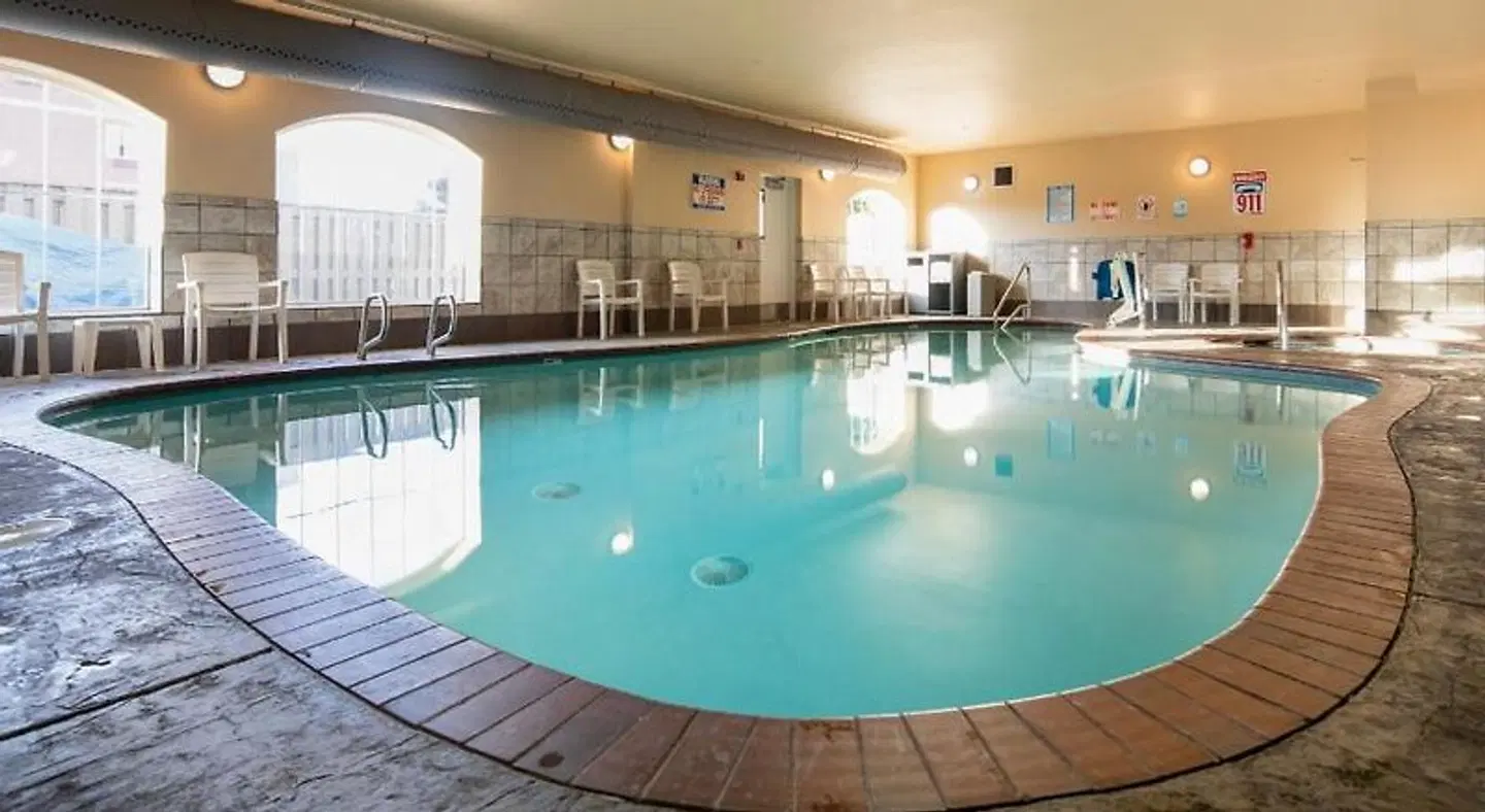 Rivertide Suites Hallenbad