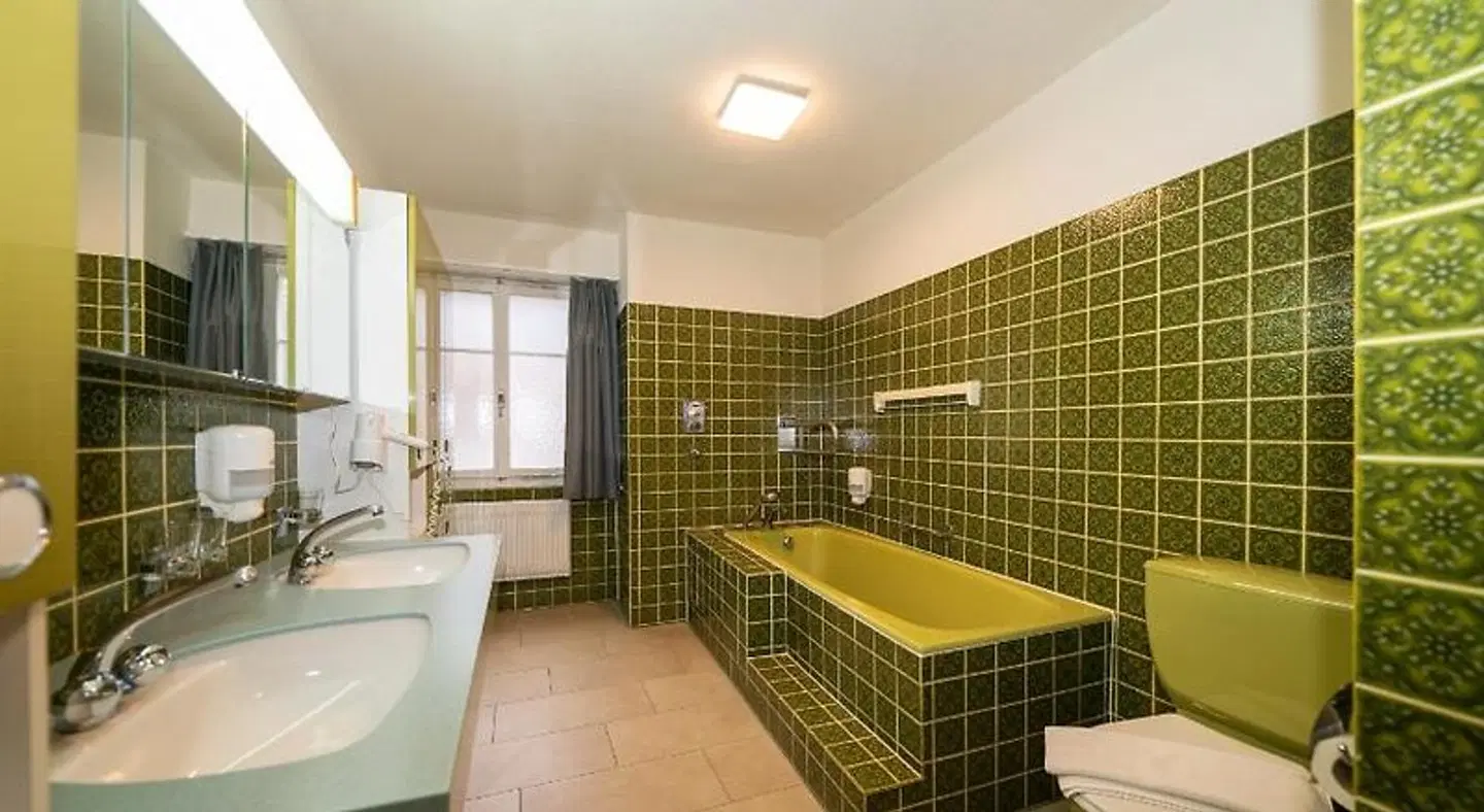 Post ROOM_EXAMPLE