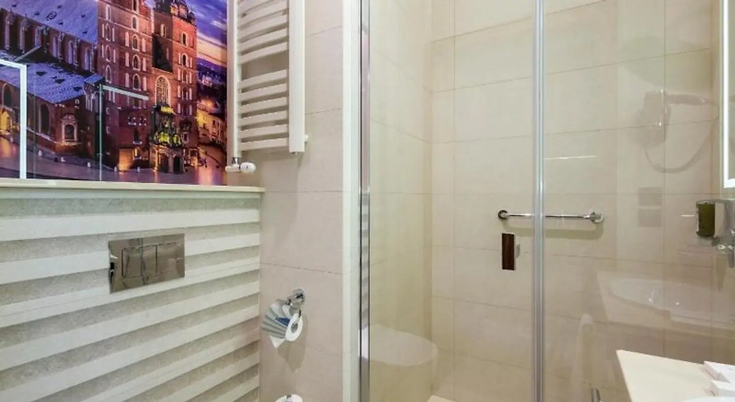 Sky Hotel Kraków Badezimmer