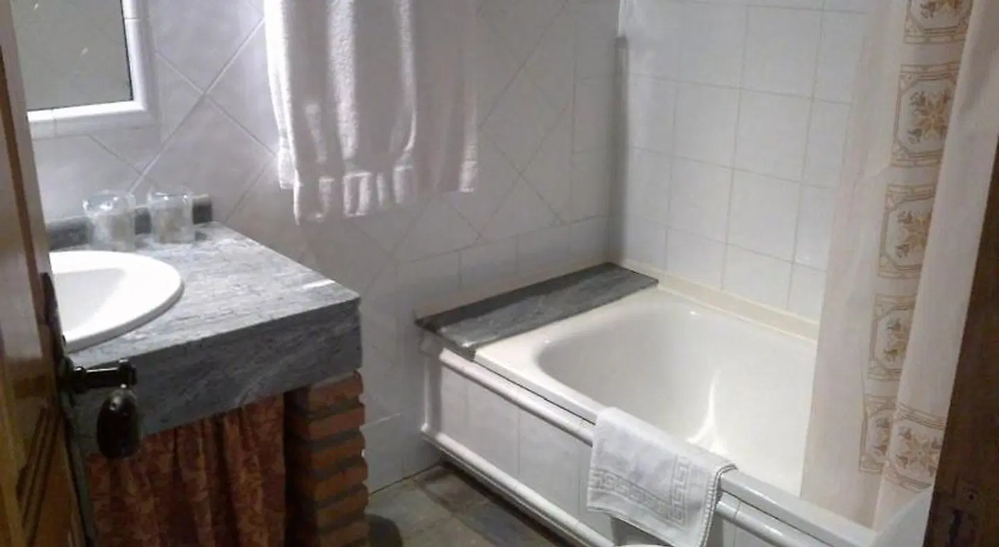 Posada La Llosa de Viveda Badezimmer
