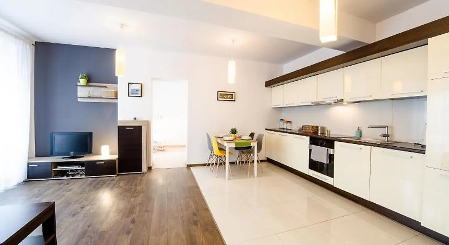 FriendHouse Apartments ROOM_EXAMPLE