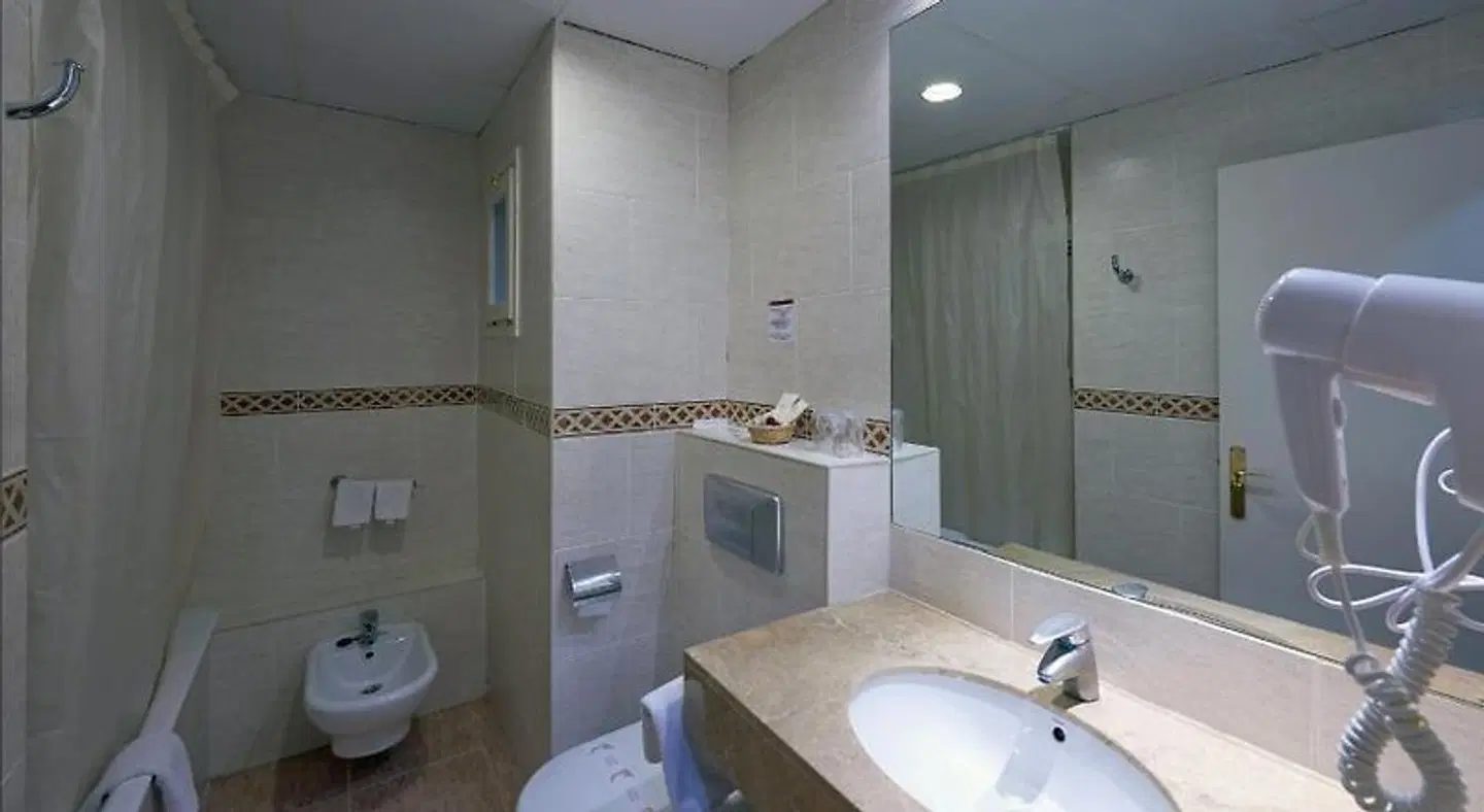 Hostal Abat Cisneros Badezimmer