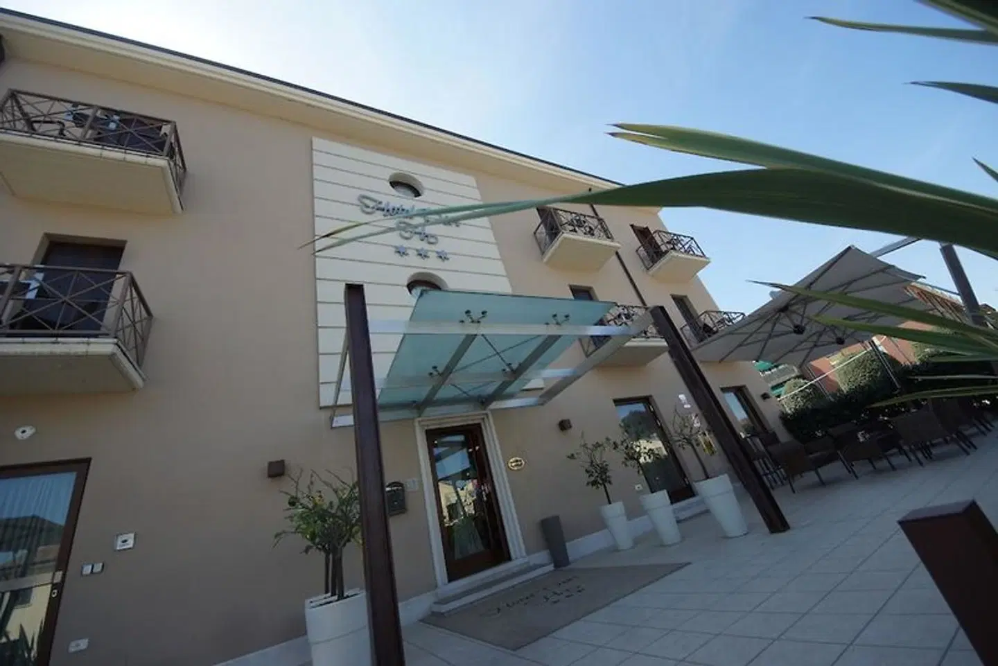Dori EXTERIOR