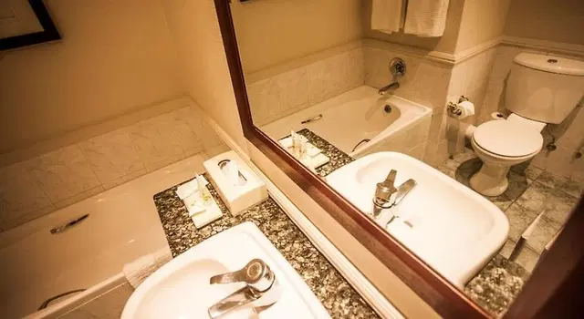 Garden Court Morningside Sandton Badezimmer