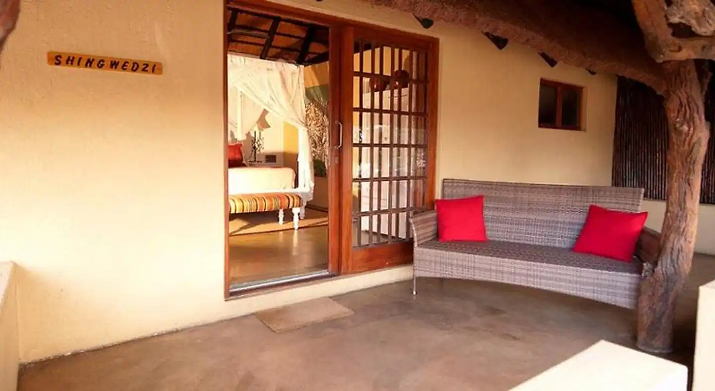 Kambaku Safari Lodge Lobby
