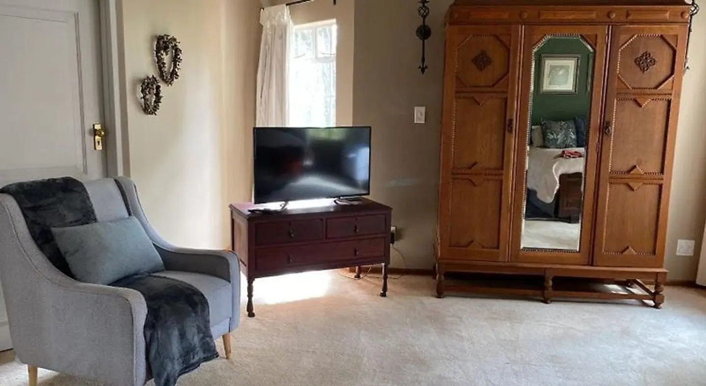 The Browns' Luxury Guest Suites ROOM_EXAMPLE