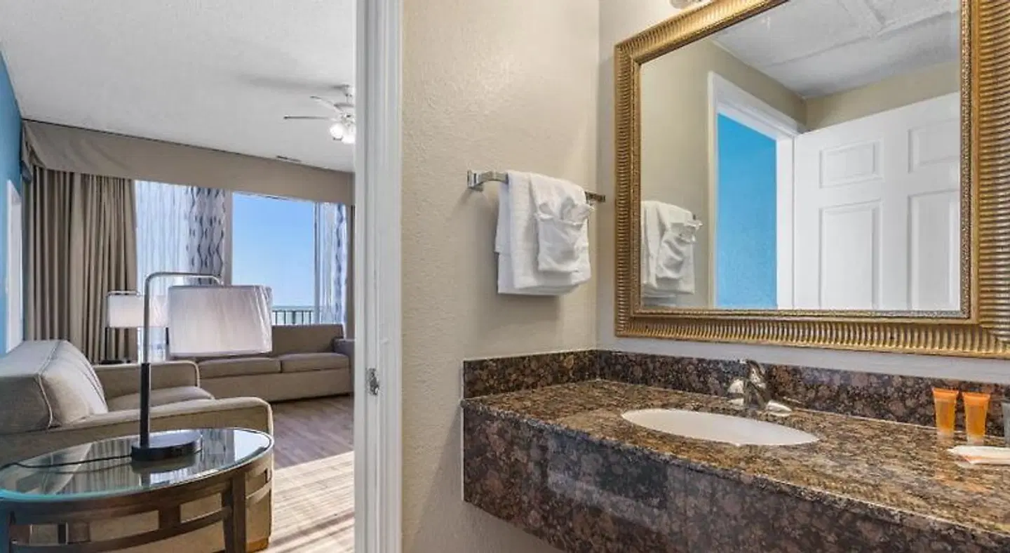 Econo Lodge Inn and Suites Beach Front Central Badezimmer