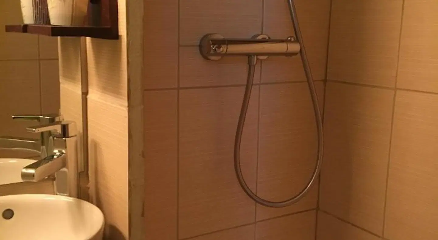Maison d'Hôtes L'Escale Du Loup Blanc Badezimmer