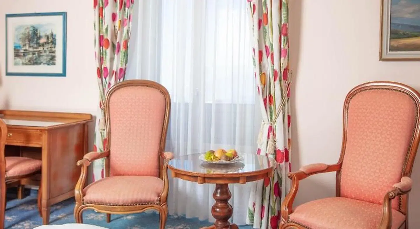 Victoria ROOM_EXAMPLE