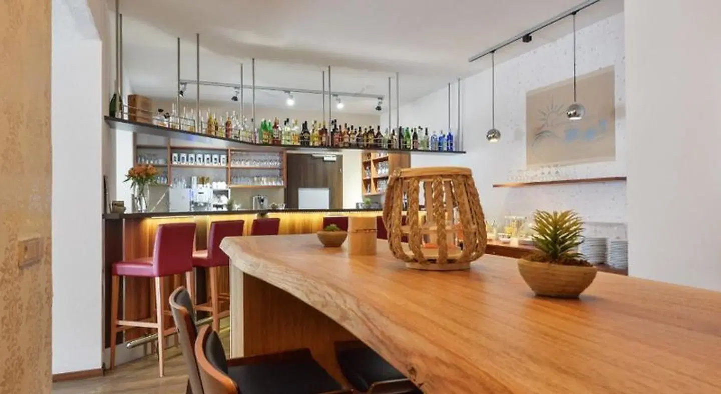 Renner Bar