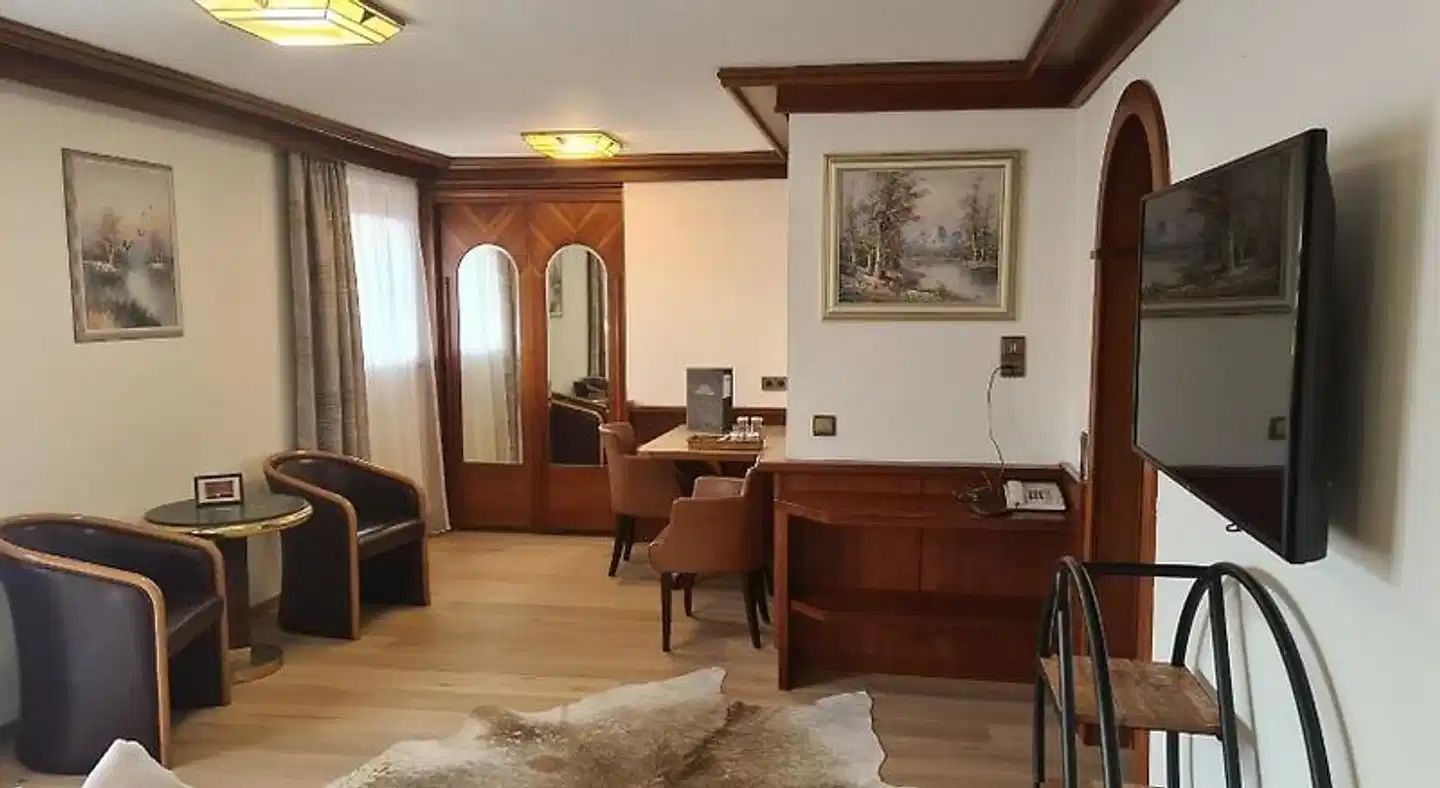 Tyrolis Lobby