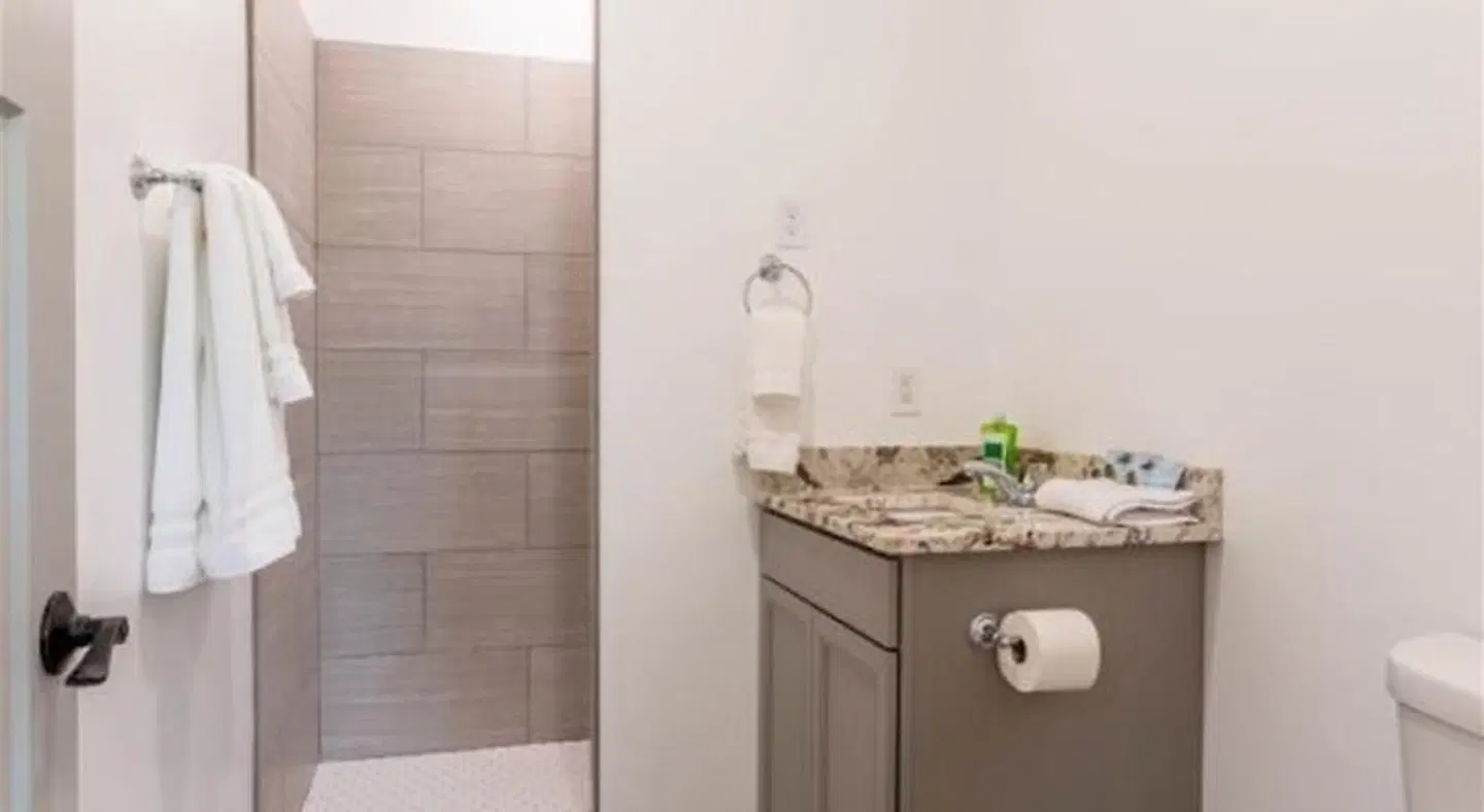 Hurricane Hideaway Lodging Badezimmer
