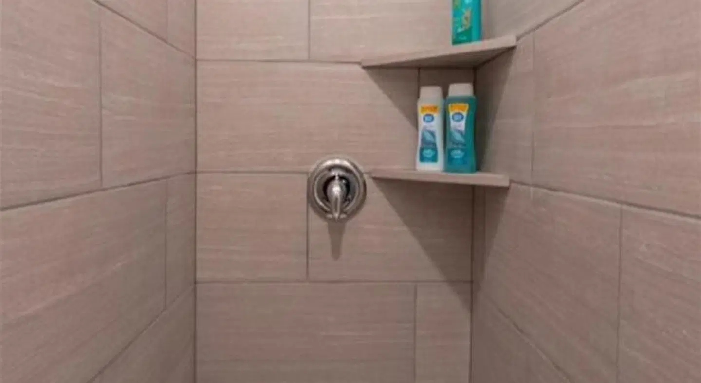 Hurricane Hideaway Lodging Badezimmer