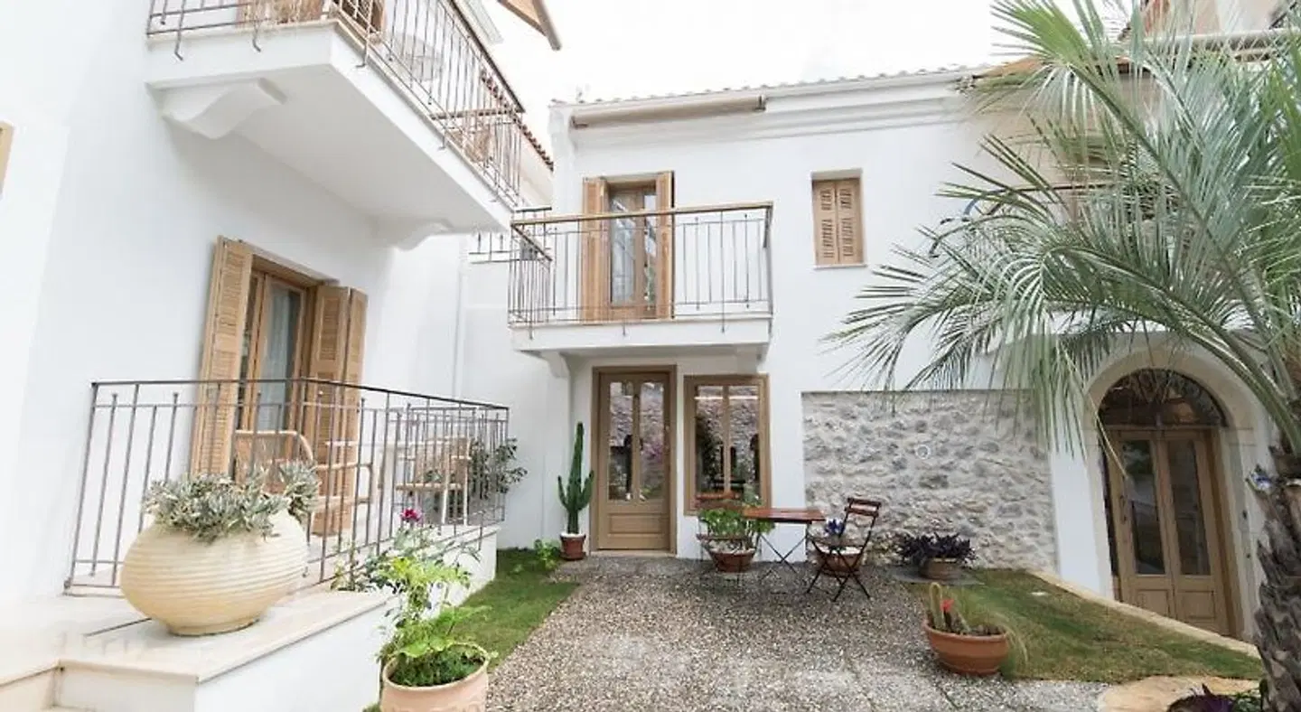 The Well Parga EXTERIOR