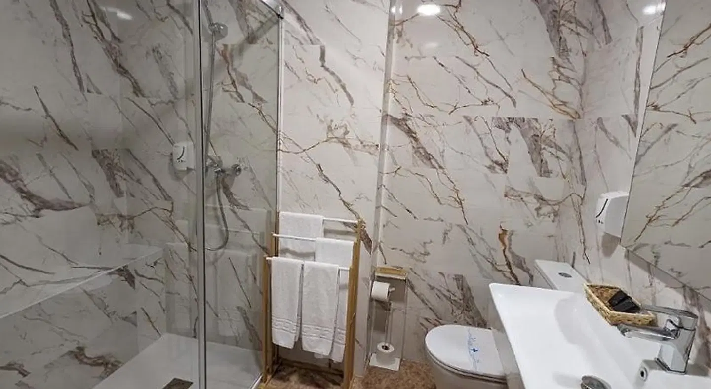 Gran Hotel Toledo Badezimmer