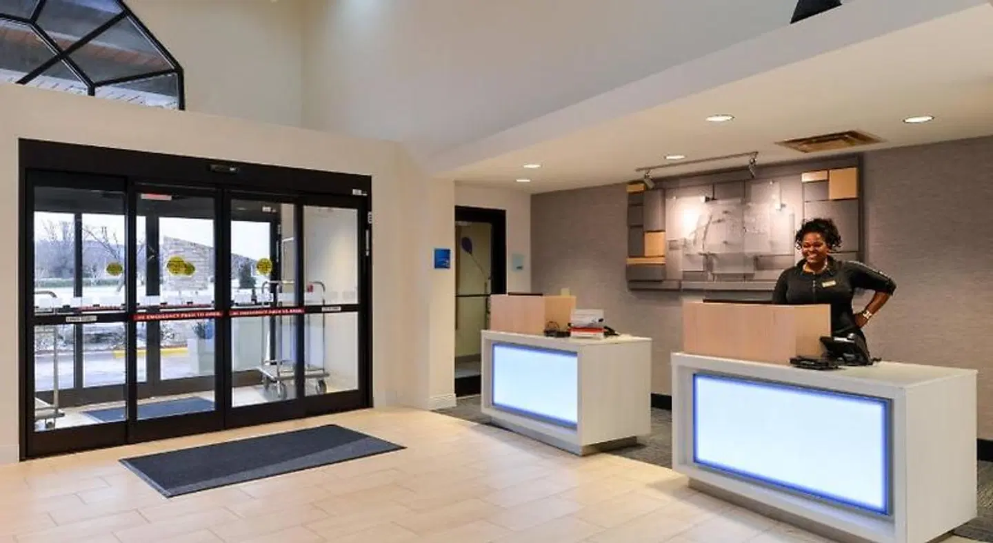Holiday Inn Express & Suites Raleigh NE - Medical Ctr Area by IHG ROOM_EXAMPLE