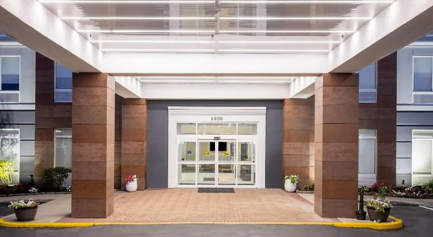La Quinta Inn & Suites by Wyndham Mt. Laurel - Philadelphia EXTERIOR