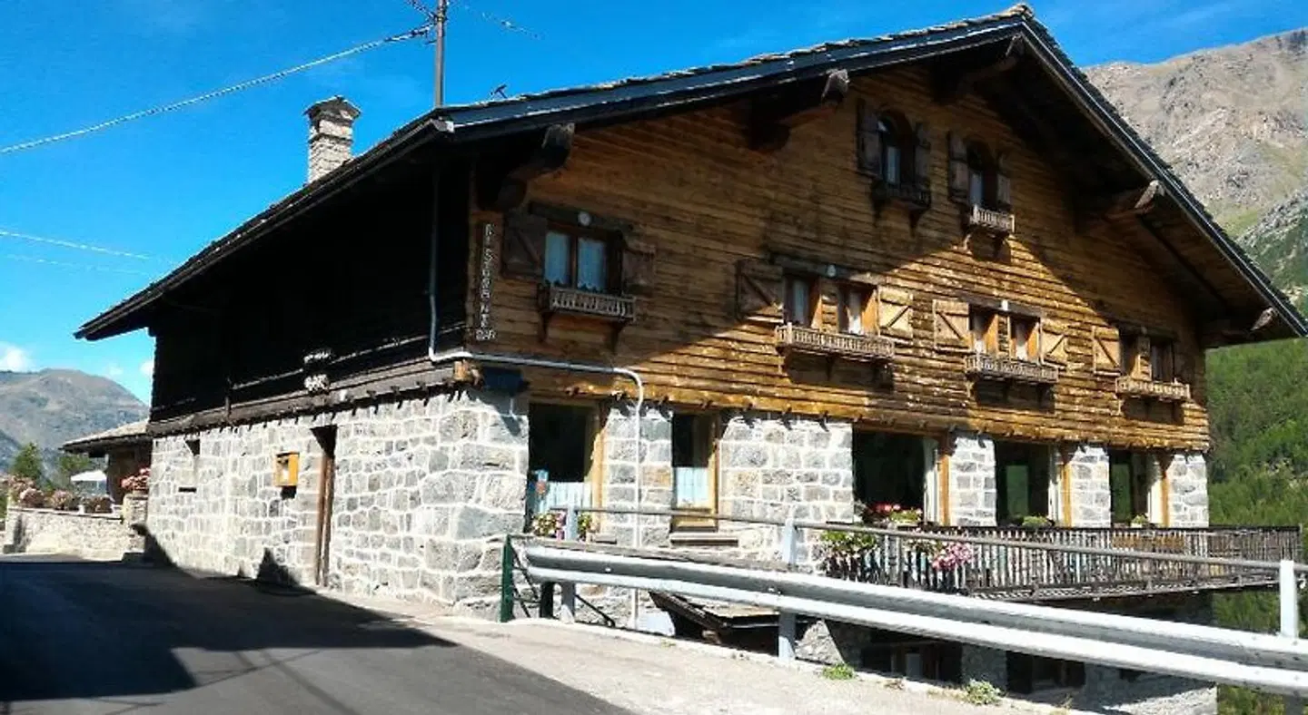 Hotel Ristorante Perret Tiere