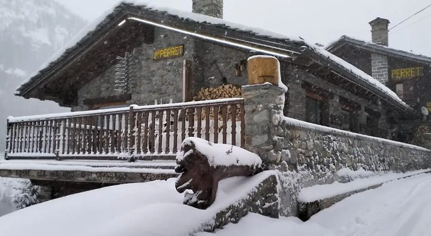Hotel Ristorante Perret Tiere