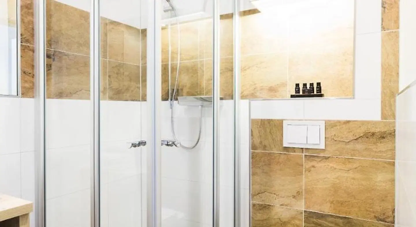 SKY Hotel Cloppenburg Badezimmer