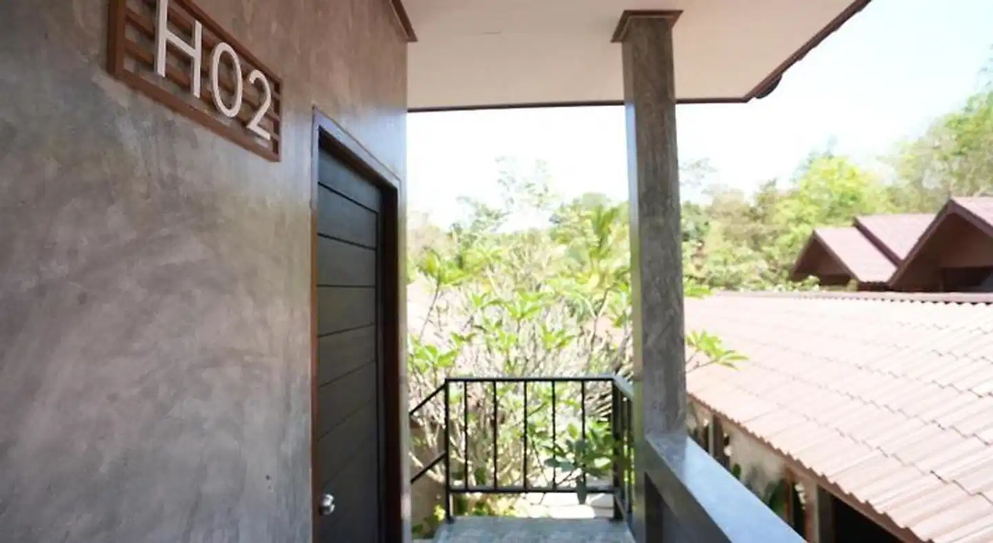 Siam Lanta Resort - SHA Extra Plus Hallenbad