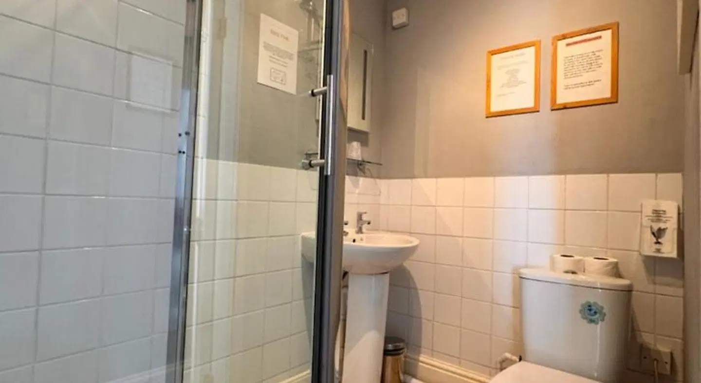 Marina Court Badezimmer