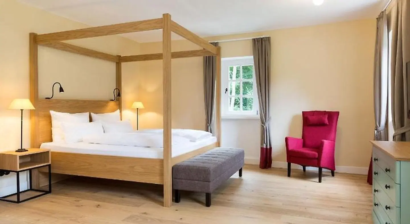 EMICH'S Hotel ROOM_EXAMPLE