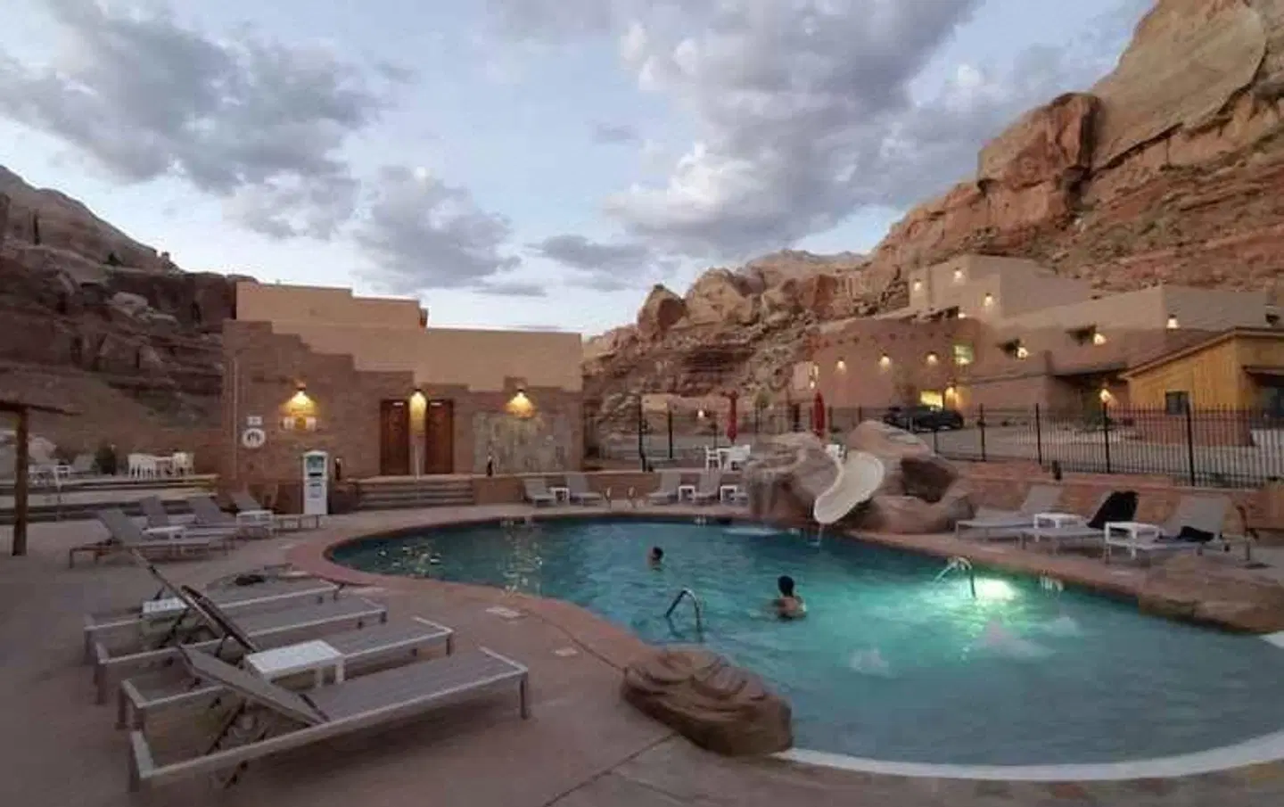 Bluff Dwellings Resort OUTDOOR_POOL