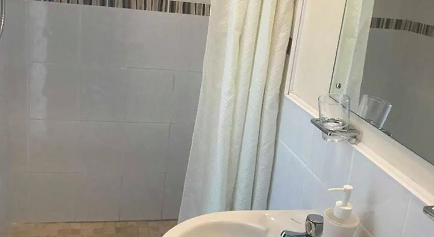 Bridgeside Guest House - B&B Badezimmer