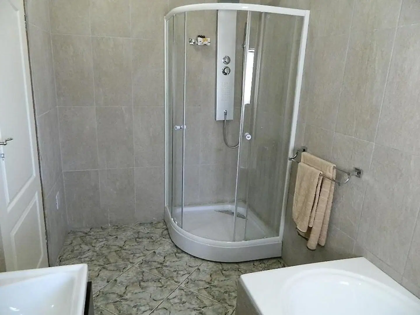 La Picasso Guesthouse Badezimmer
