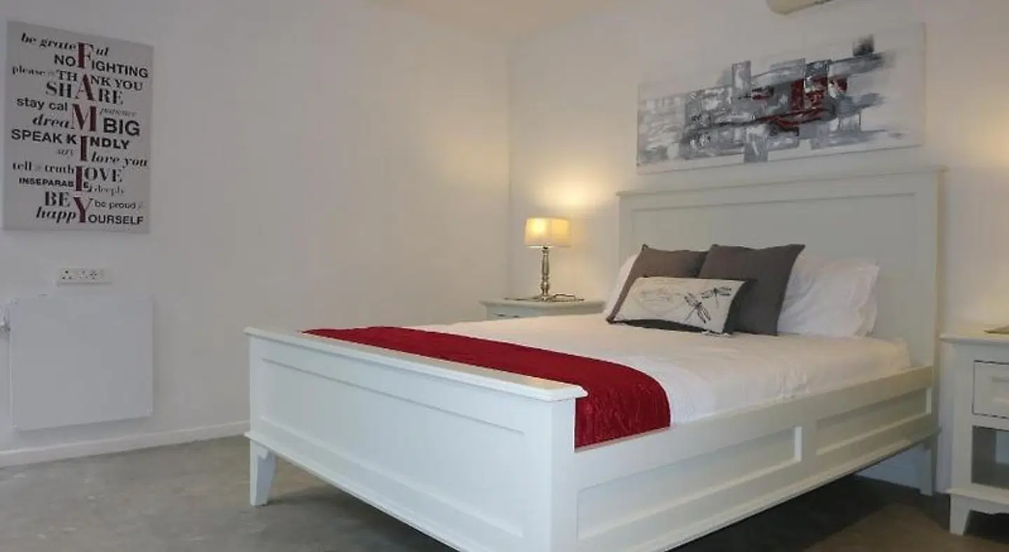 Man and Tree House ROOM_EXAMPLE