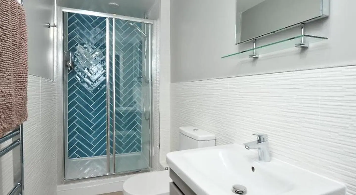 1 Elliot Terrace Badezimmer