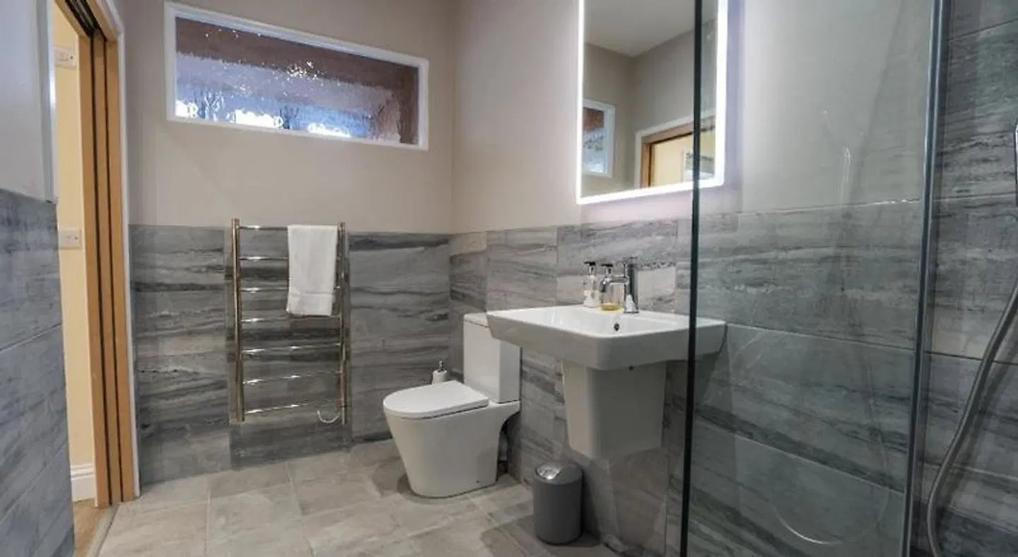 1 Elliot Terrace Badezimmer
