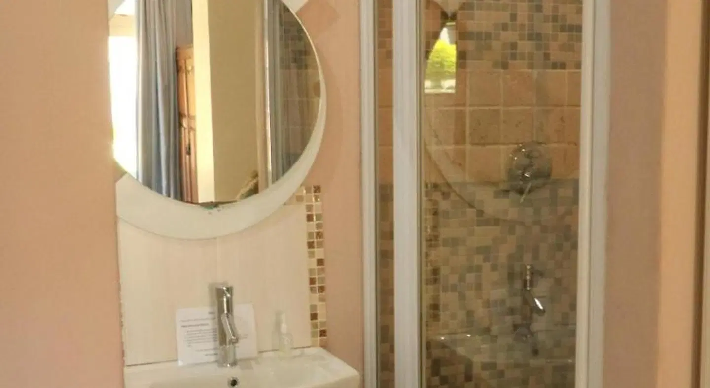 The Boston Guest House Badezimmer