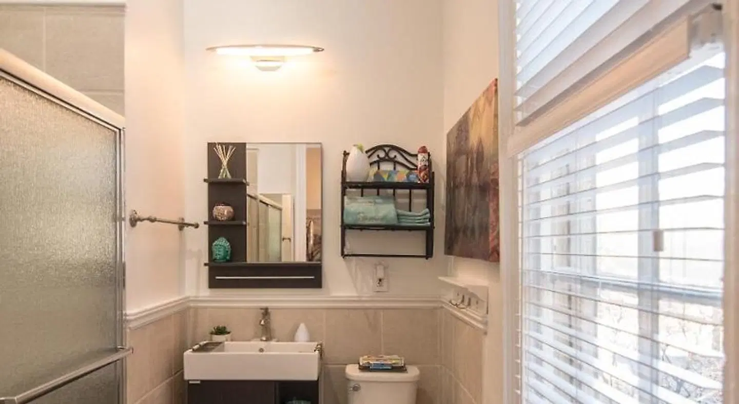 Downtown Memphis Shellcrest Apartments Badezimmer