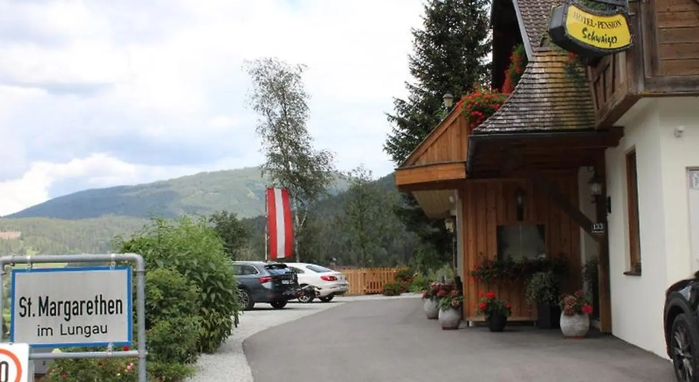 Hotel Pension Schwaiger EXTERIOR