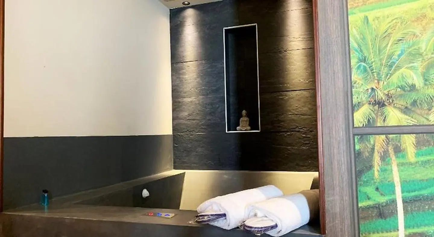 EGM HOTEL Badezimmer