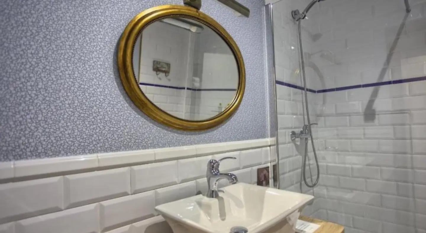 Hotel Colonial de Santillana Badezimmer