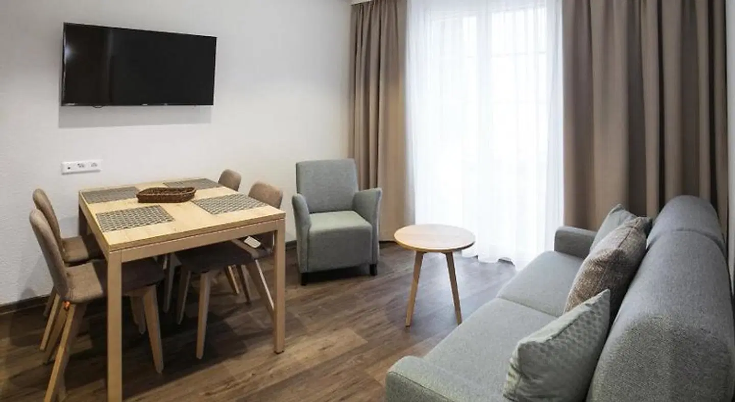 Engel ROOM_EXAMPLE