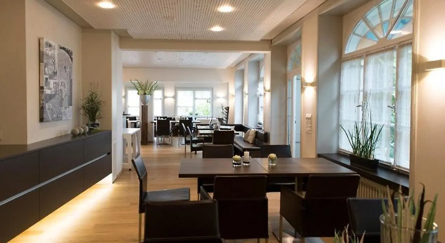 Zum Bahnhof LOUNGE_LOBBY