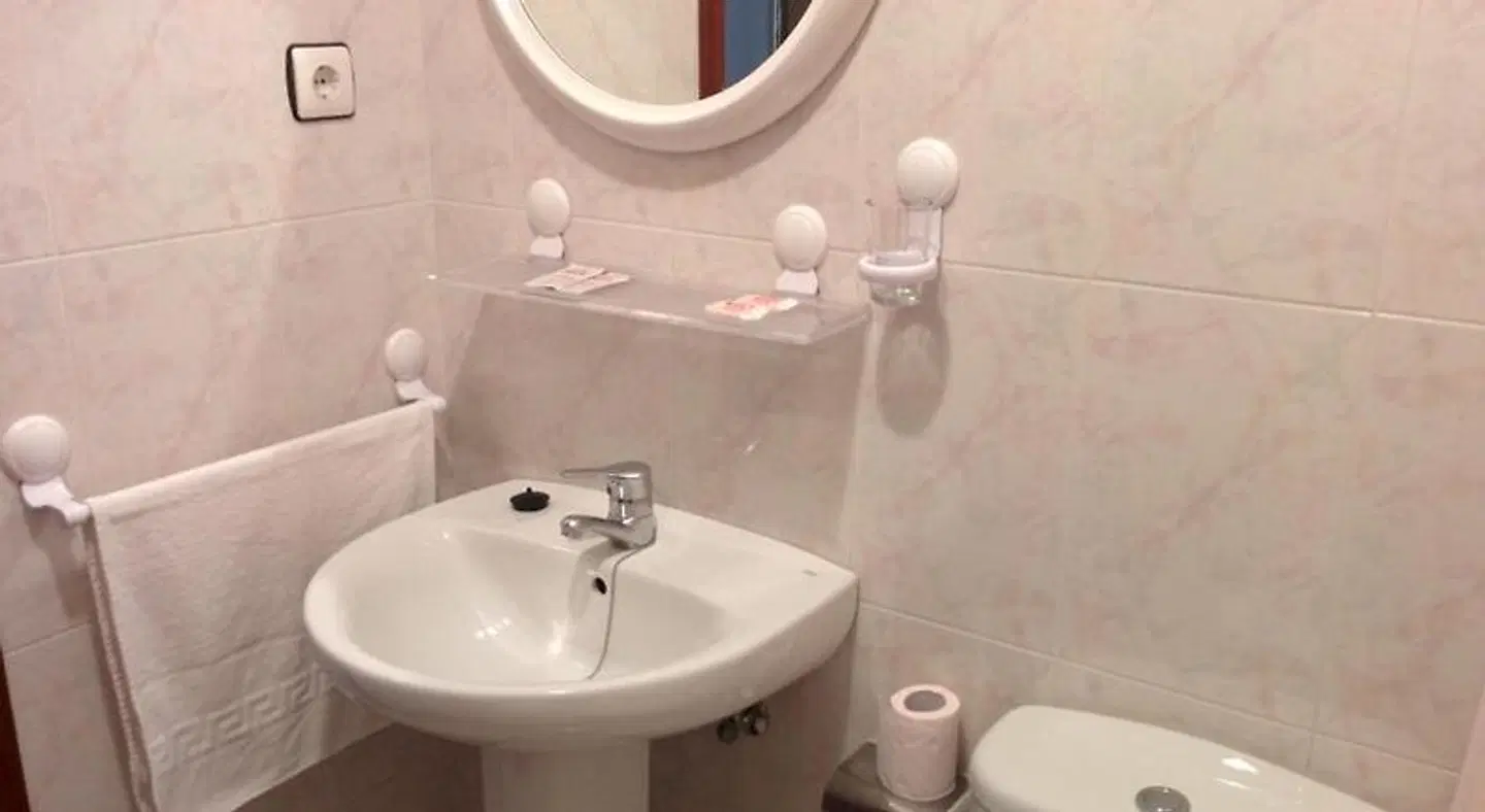 Pensión Egea II Badezimmer