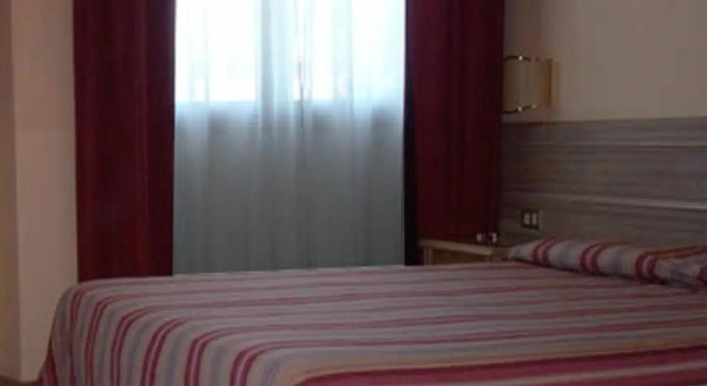 Ascot ROOM_EXAMPLE