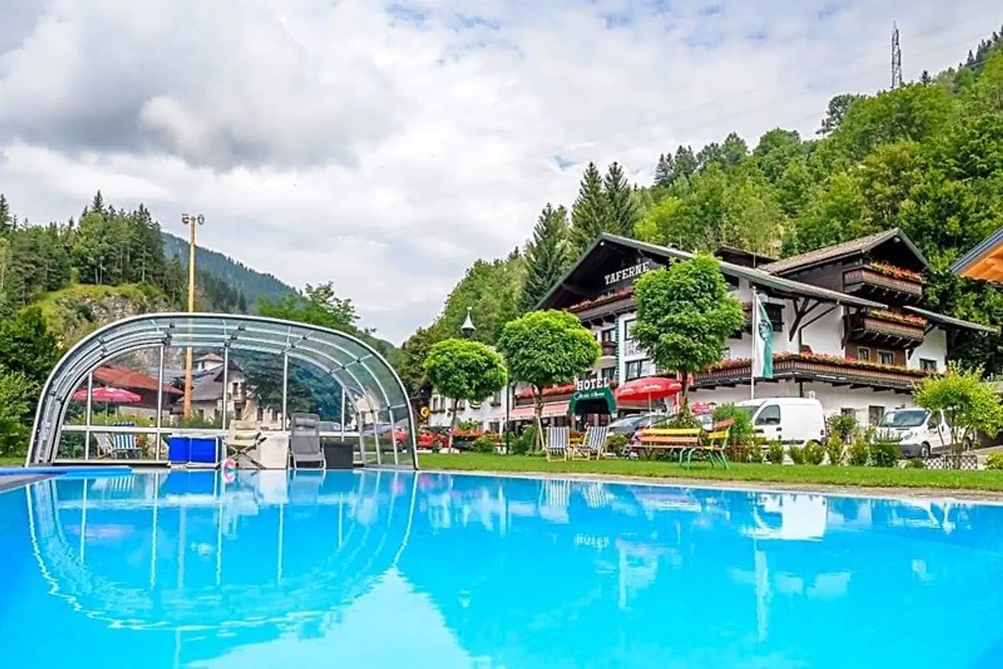 Taferne OUTDOOR_POOL
