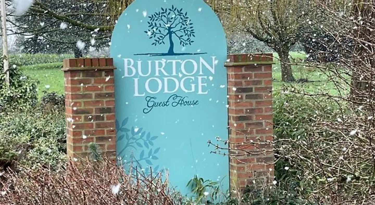 Burton Lodge Guest House EXTERIOR