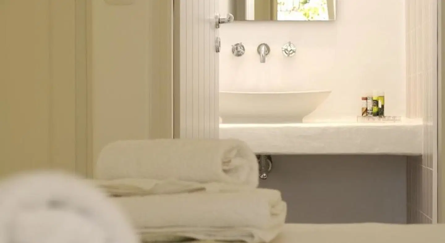 Kapetan Tasos Suites Badezimmer