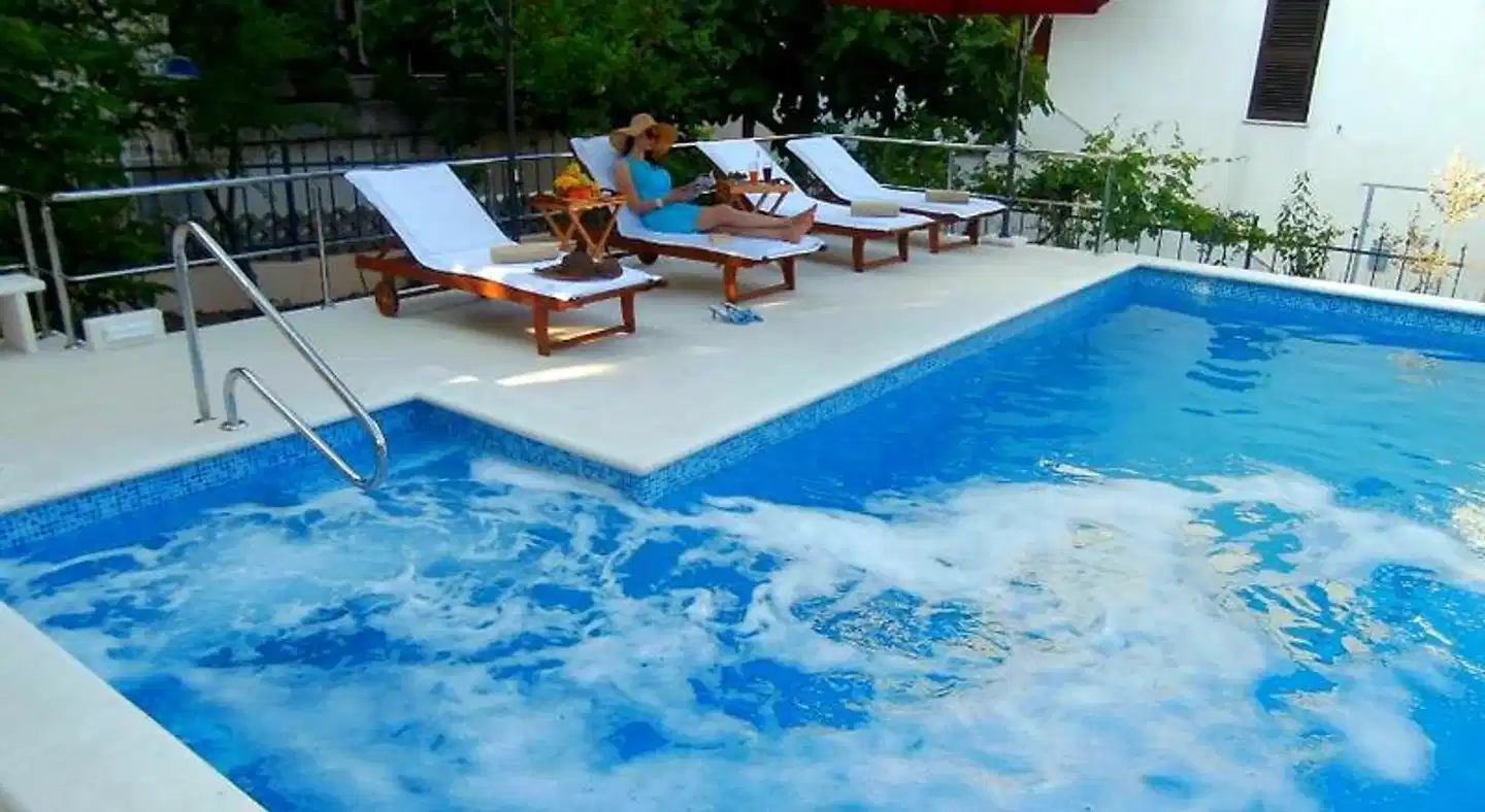 Apartments Cordis Pool