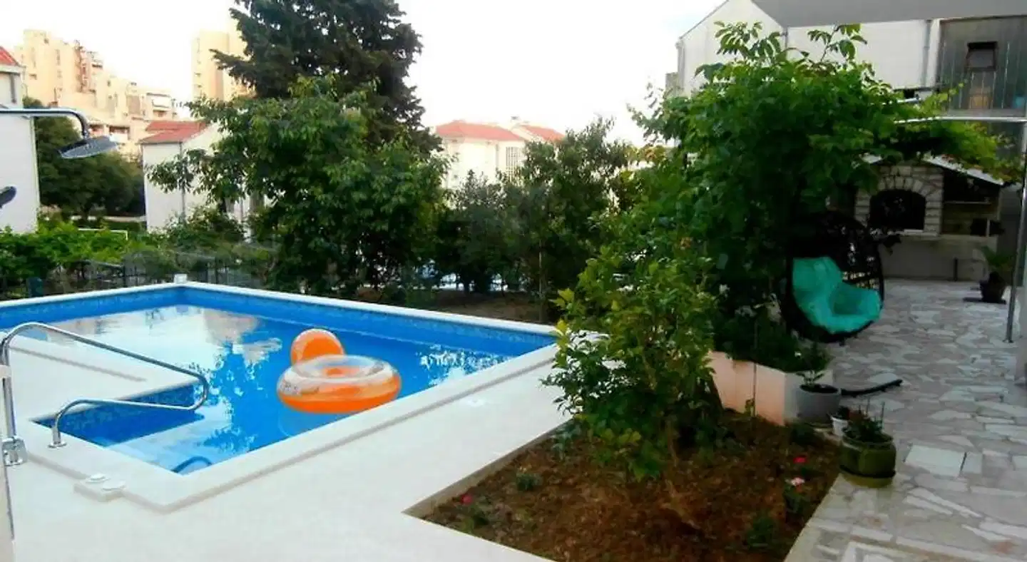 Apartments Cordis Pool